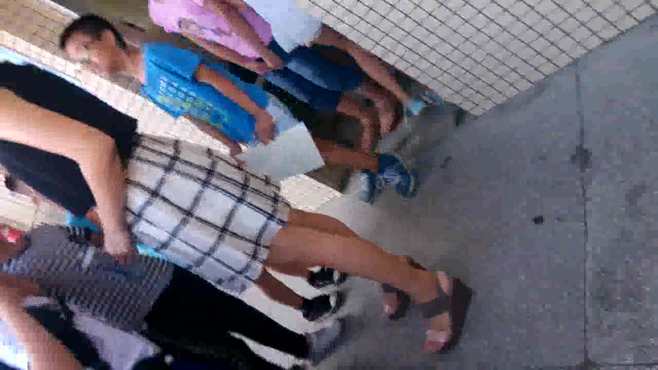 抄底正在上课的女老师的裙底（二）