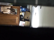 透气窗偷窥邻居身材不错的白领小姐姐洗完澡出来擦完逼逼闻一闻有没有异味