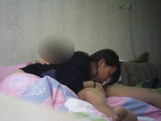 寂寞丰满少妇趁老公不在家把情夫领家里偷情饥渴难耐衣服不脱沙发上搞一炮回床又干一炮