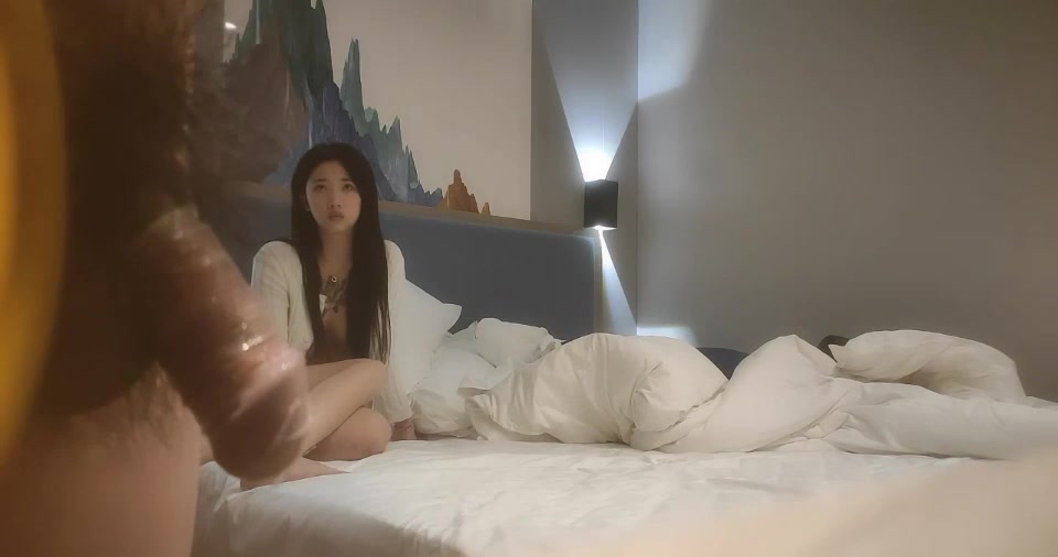 酒吧勾搭到的甜美纹身小太妹拉到酒店一顿操