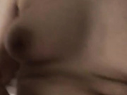 骚货把自己灌醉，让我无套插入