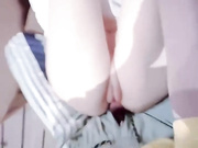 真实乱伦原创】晚饭后带着妹妹去图书馆借读，四下无人偷玩妹妹白虎嫩穴