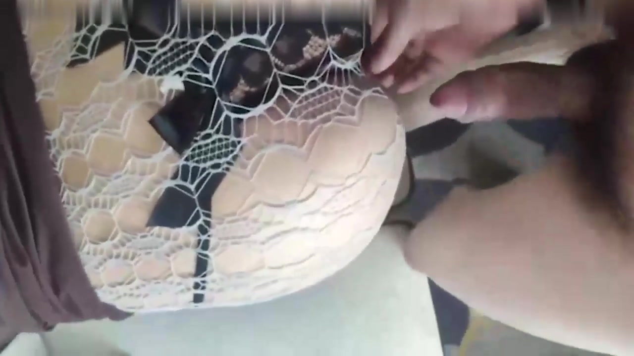 哥哥在楼上睡觉和嫂子在楼下翻云覆雨无套内射