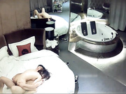 喷血推荐-豪华套房11月偷拍气质漂亮的短发美女被男友快速抽插要射时突然不让干了,担心用力太猛把套套干破起来检查下!